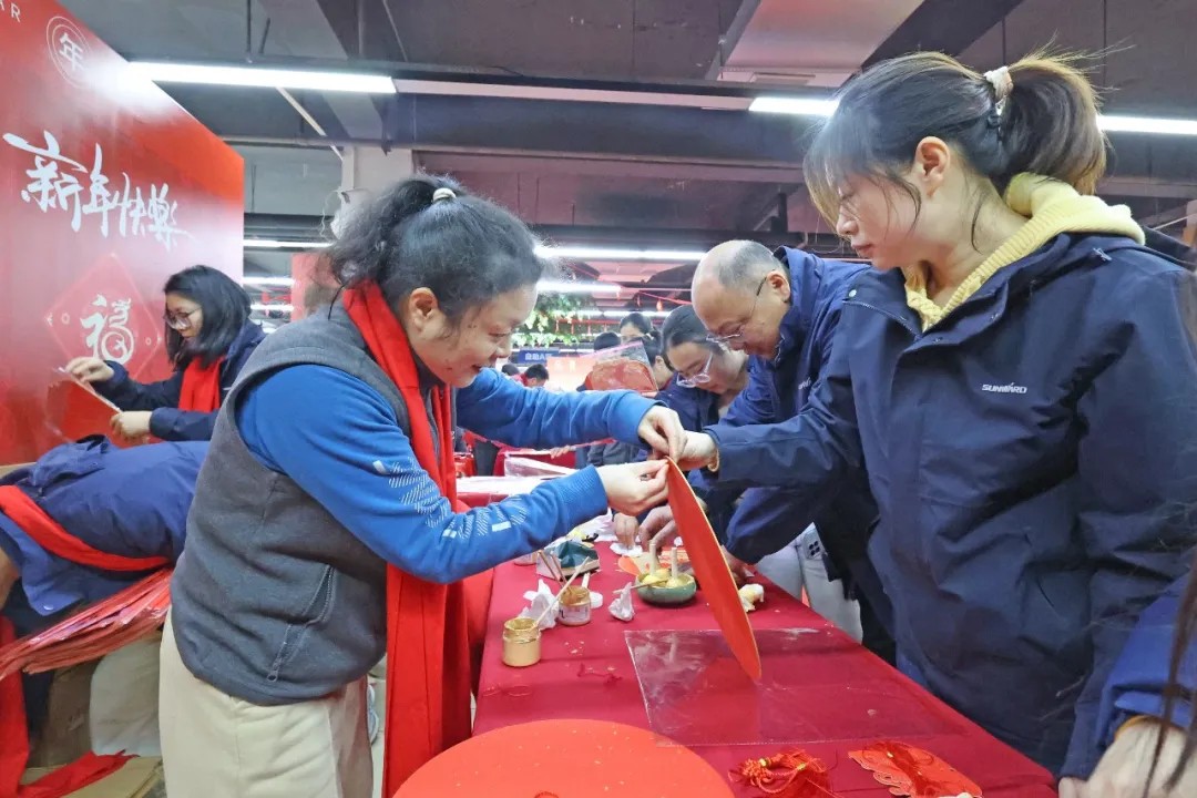 筆墨迎春，祝福暖心！在山河智能“囤”年味、送溫暖、迎新春