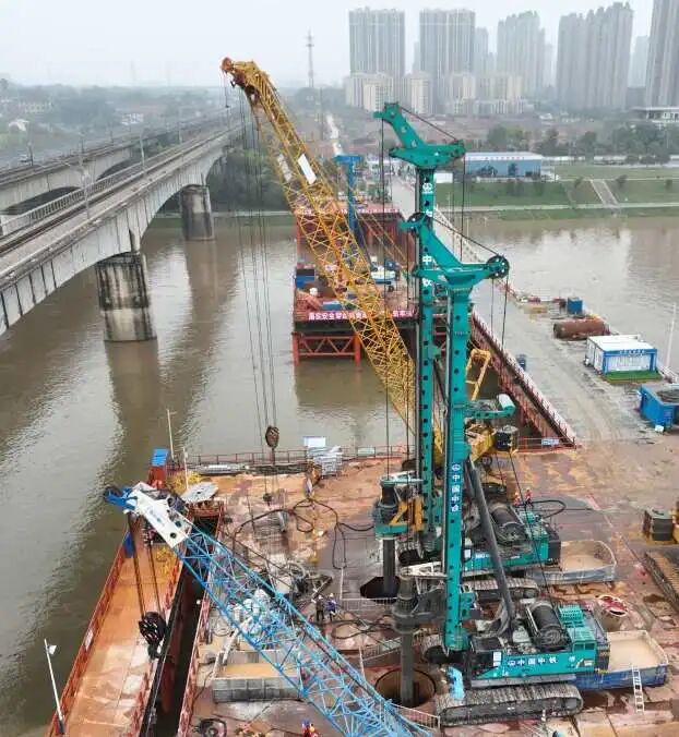 啃下“硬骨頭”！山河智能旋挖鉆機(jī)助力長沙湘江鐵路特大橋主墩樁基工程完美收官